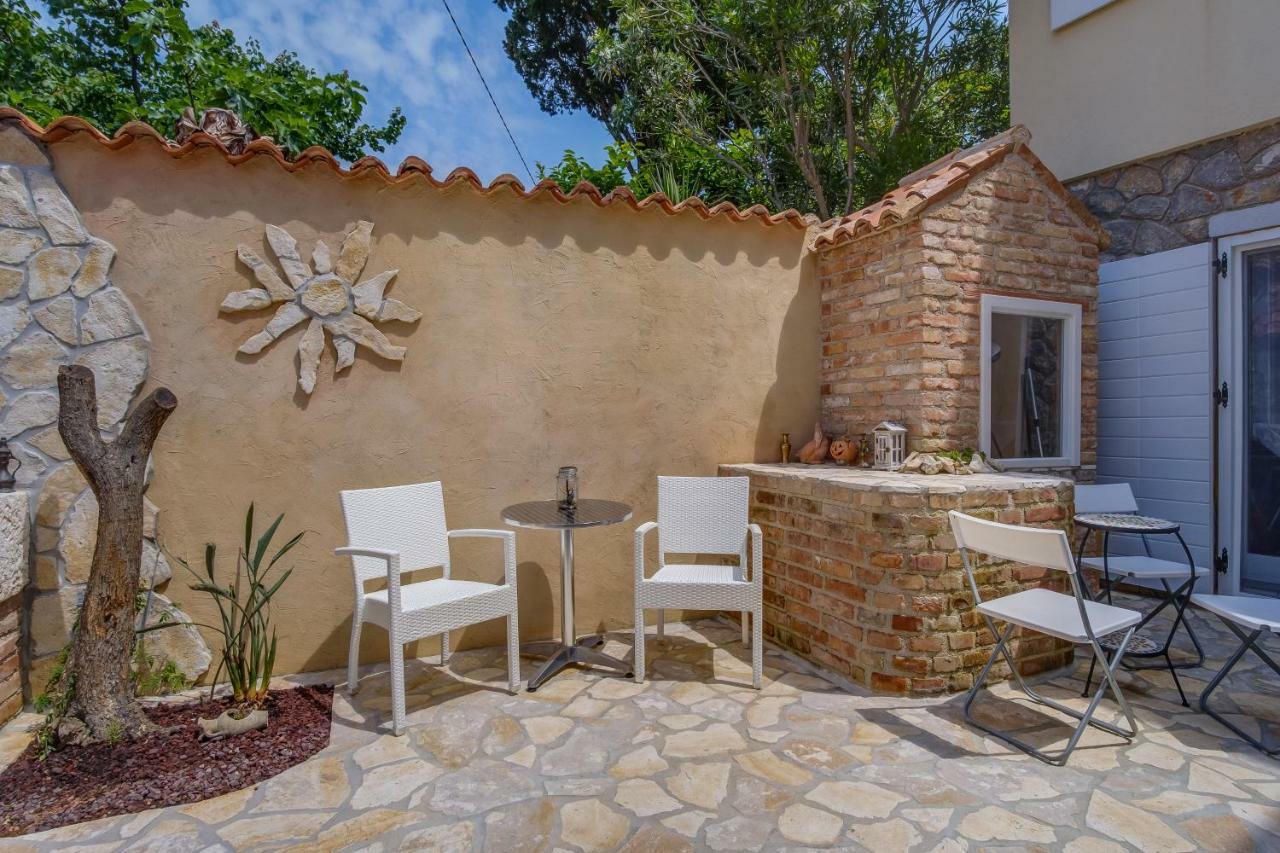 וולי לוסיניי Mediterranes Ferienhaus M. Terrasse מראה חיצוני תמונה
