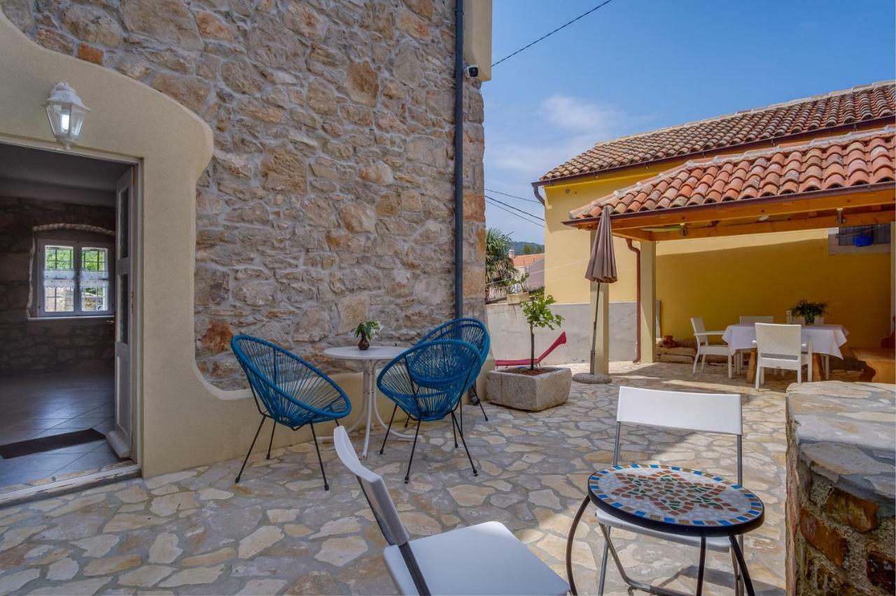 וולי לוסיניי Mediterranes Ferienhaus M. Terrasse מראה חיצוני תמונה