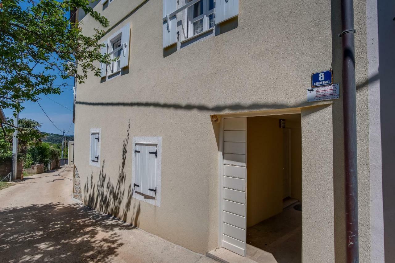 וולי לוסיניי Mediterranes Ferienhaus M. Terrasse מראה חיצוני תמונה